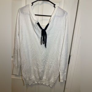 Back bow maturity sweater